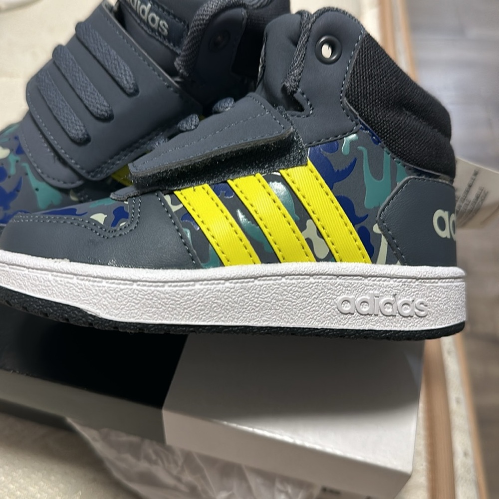 Adidas hoops mid 2.01 size 5 1/2 K for kids